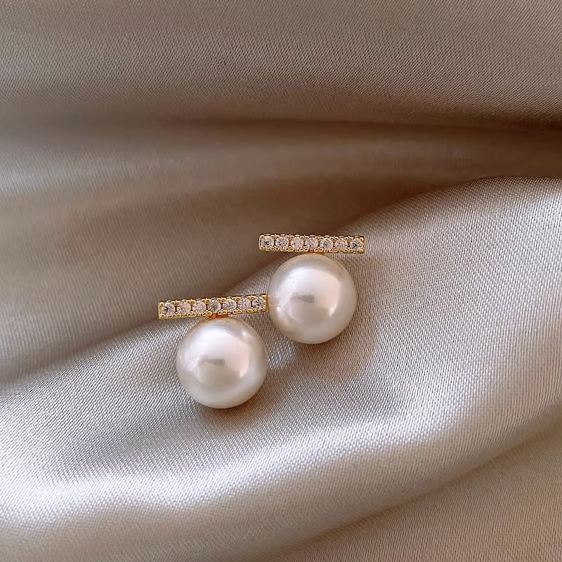 Women's Diamonds One-word Bright Pearl Design Simple Temperament Earrings