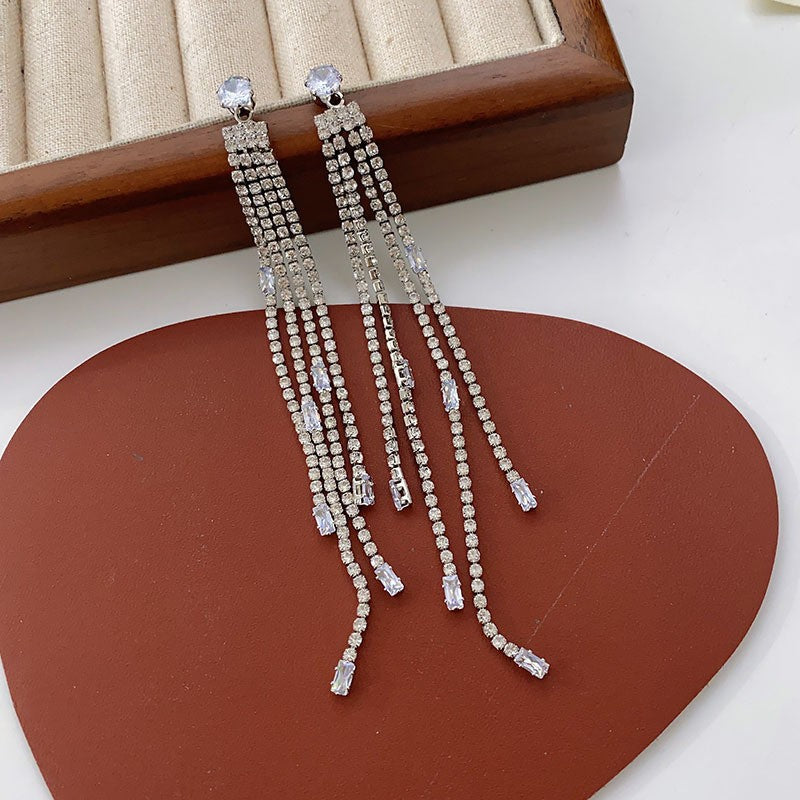 Women's Luxurious Style Long Fringed Pearl Niche Design Earrings