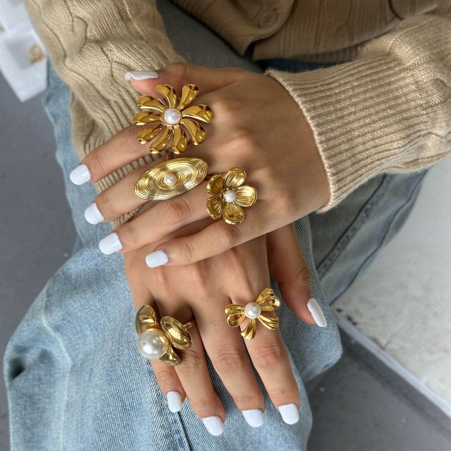 Ding Stainless Steel Flower Pearl Exaggerated Rings