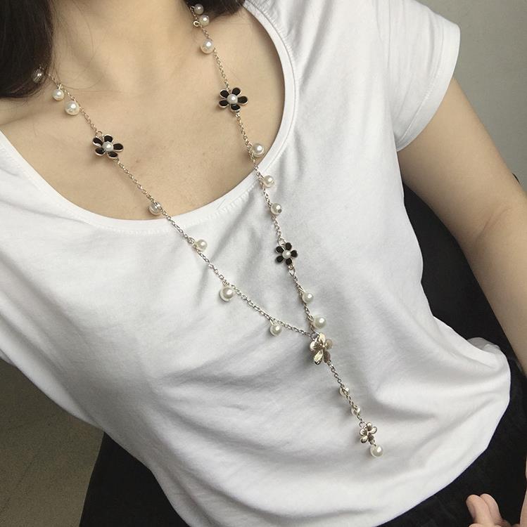 Women's Korean Five Faces Small Flower Tassel Five-leaf Sweater Chain Necklaces