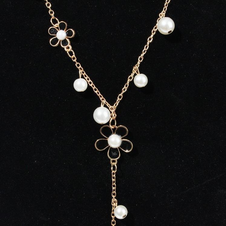 Women's Korean Five Faces Small Flower Tassel Five-leaf Sweater Chain Necklaces