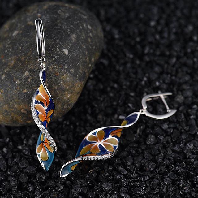 Women's Vintage Spiral Leaf Imitation Enamel Craft Cloisonne Small Flower Earrings