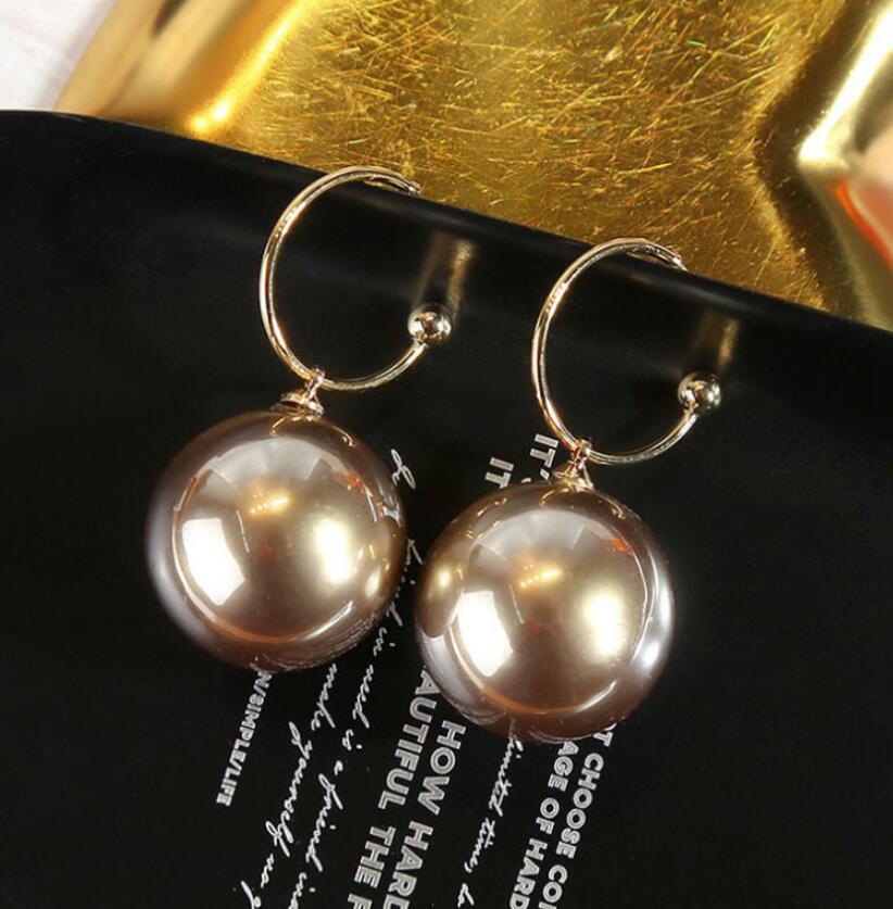 Women's Temperament Wild Type Ear Eardrop Fashionable Earrings