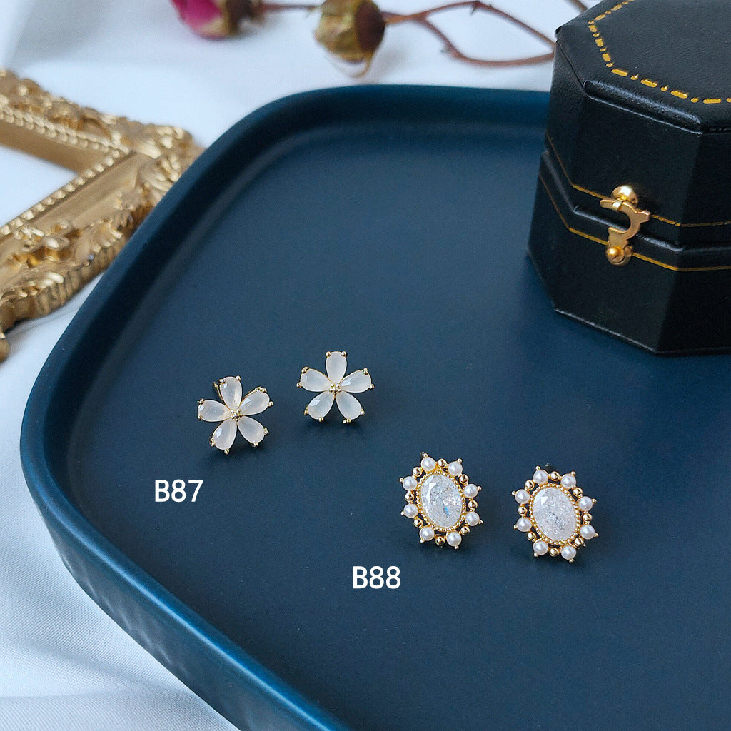 Eyes Sier-plated Needle Gold-plated Zircon Classic Style Simple Small Flower Stud Earrings