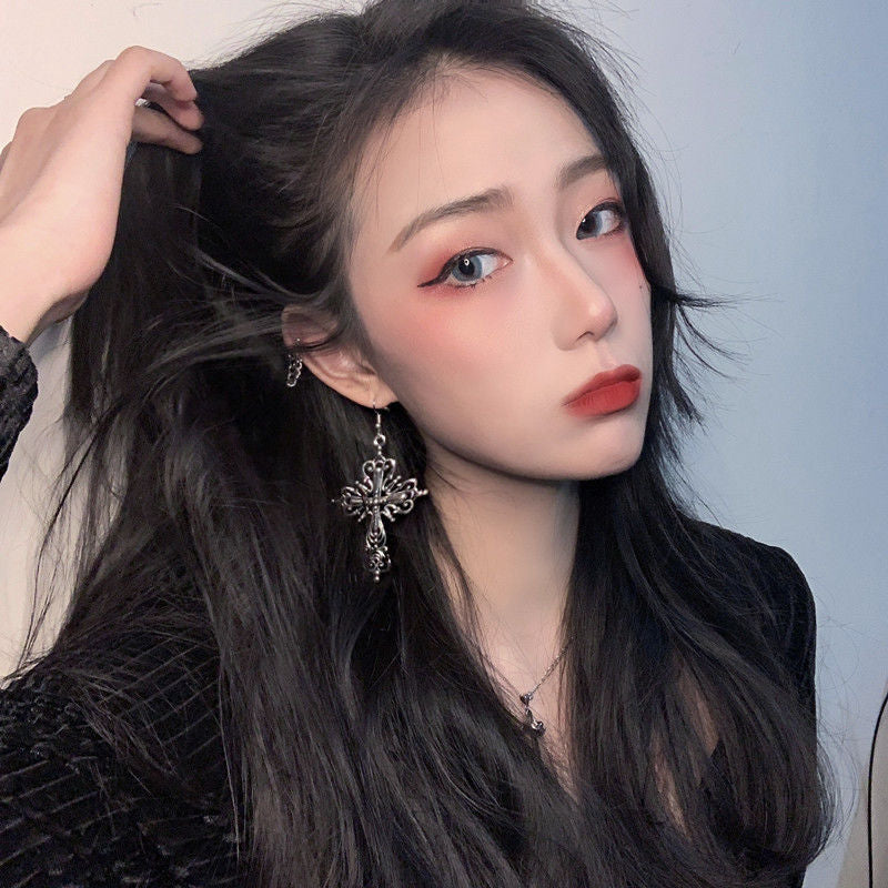 Women's Retro Handsome Disco Jumping Exaggerated Cross Ear Hook