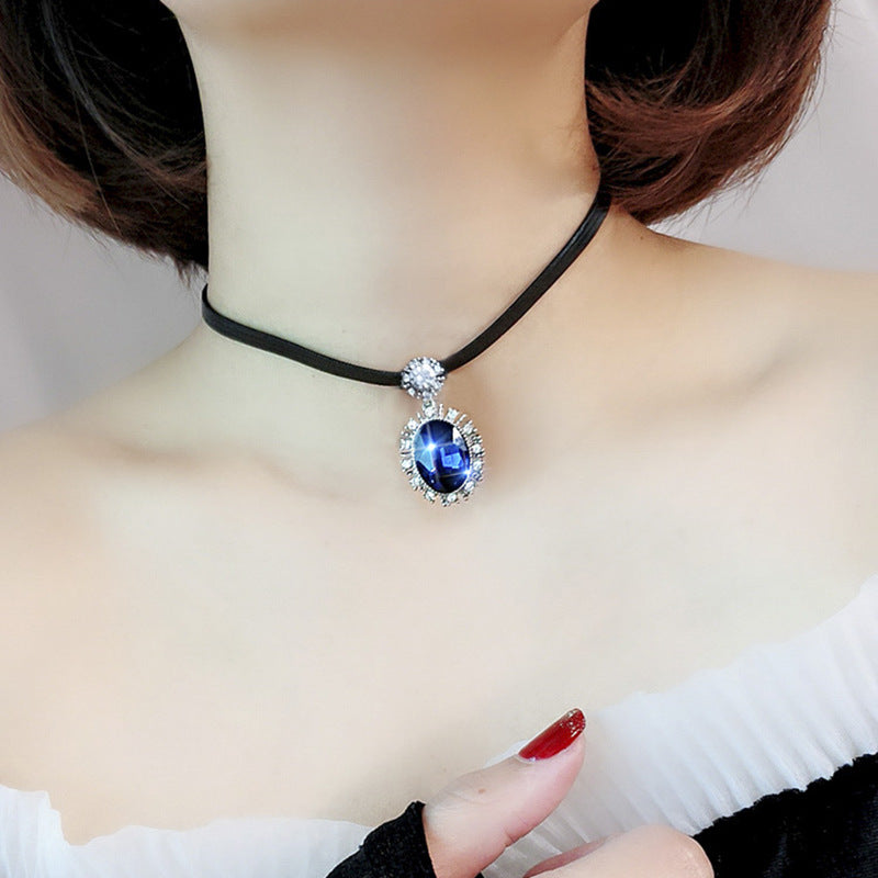 Women's Crystal Fashionable Clavicle Chain Neck Short Collar