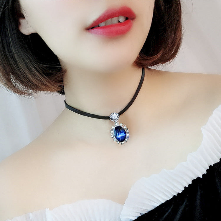 Women's Crystal Fashionable Clavicle Chain Neck Short Collar