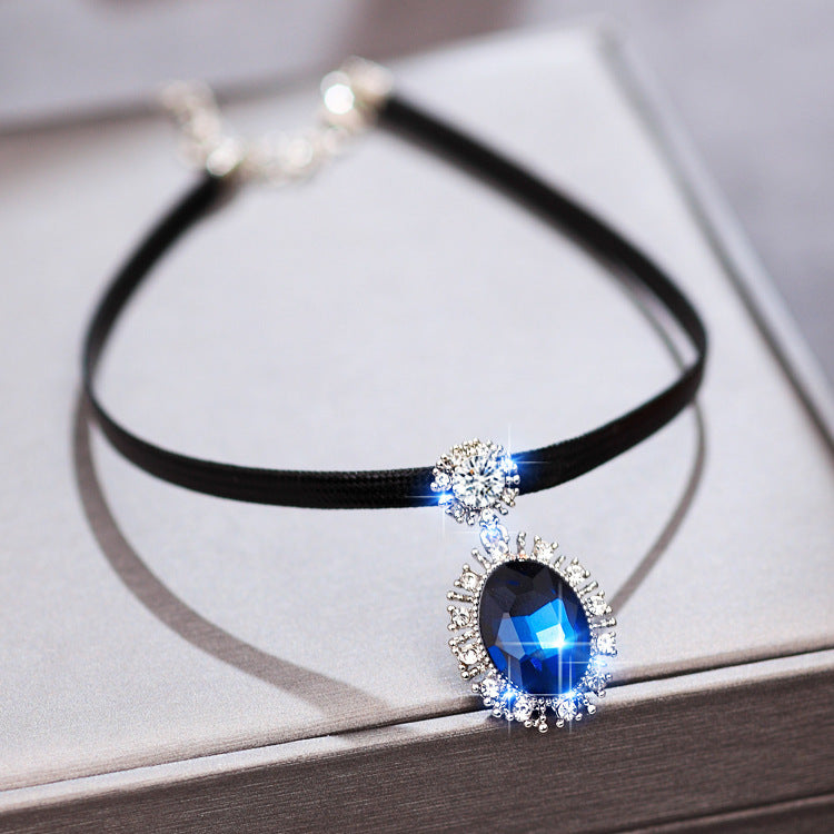 Women's Crystal Fashionable Clavicle Chain Neck Short Collar