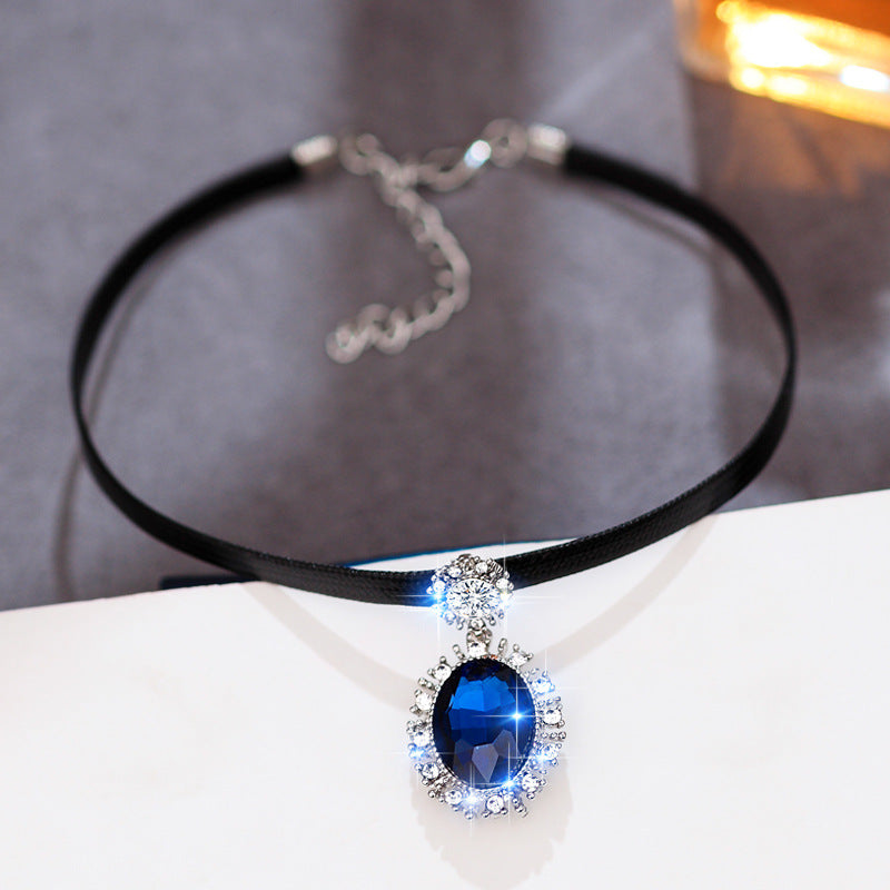 Women's Crystal Fashionable Clavicle Chain Neck Short Collar