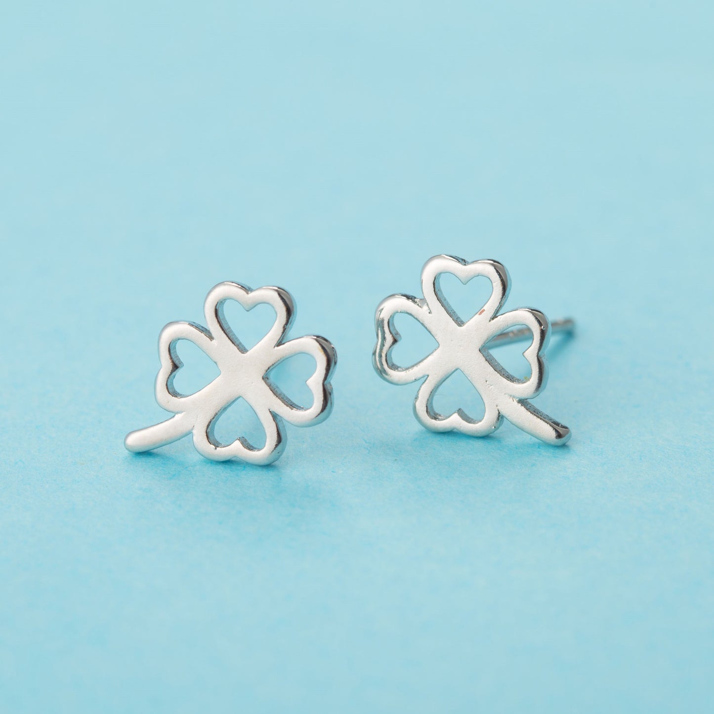 Women's Sier Needle Little Daisy Fashionable Simple Earrings