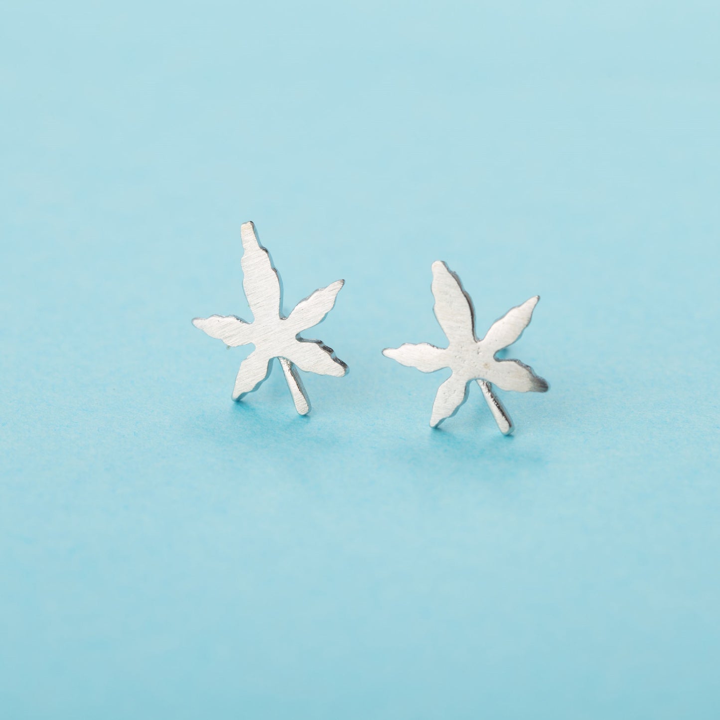 Women's Sier Needle Little Daisy Fashionable Simple Earrings