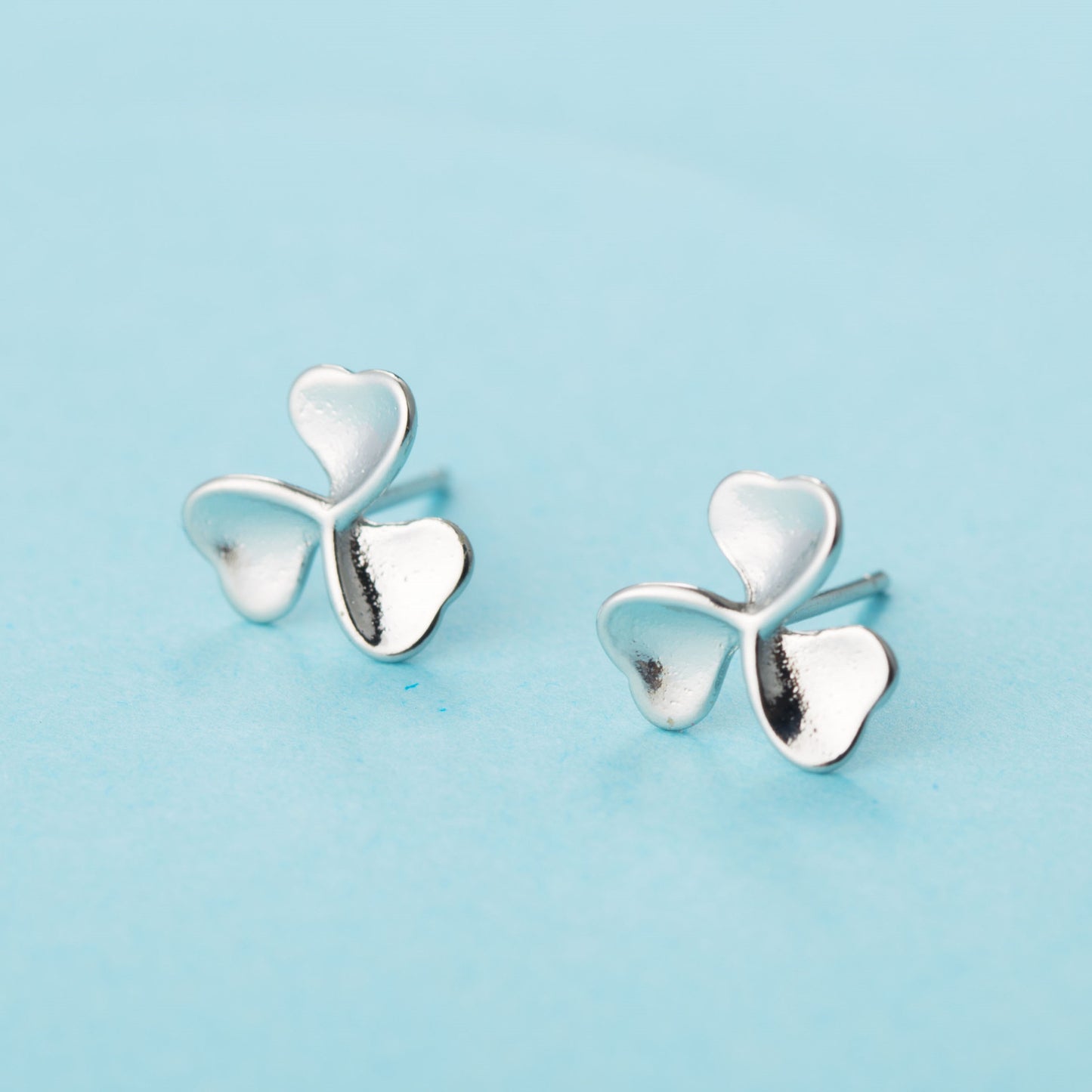 Women's Sier Needle Little Daisy Fashionable Simple Earrings