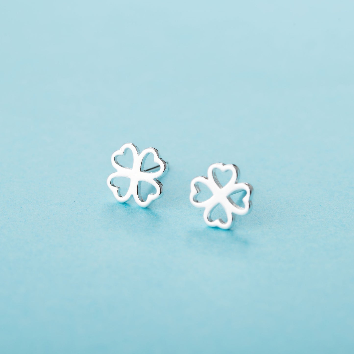 Women's Sier Needle Little Daisy Fashionable Simple Earrings