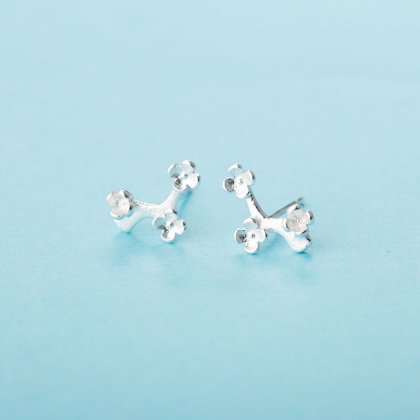 Women's Sier Needle Little Daisy Fashionable Simple Earrings