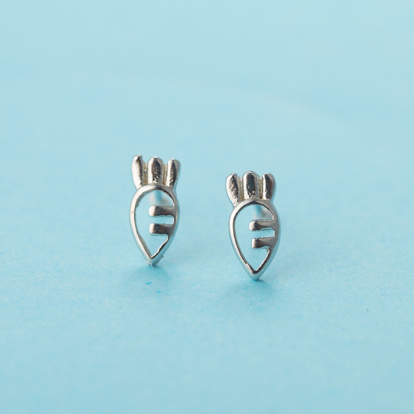 Women's Sier Needle Little Daisy Fashionable Simple Earrings