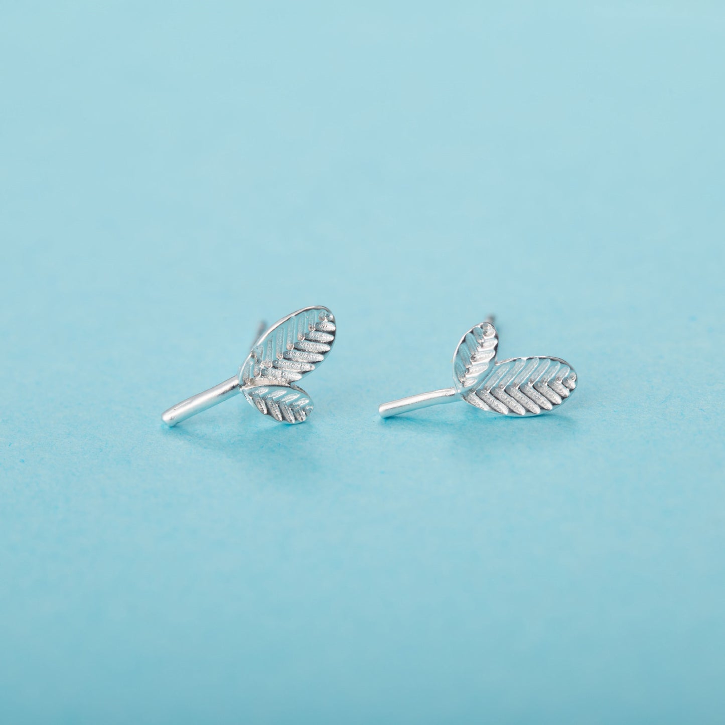Women's Sier Needle Little Daisy Fashionable Simple Earrings