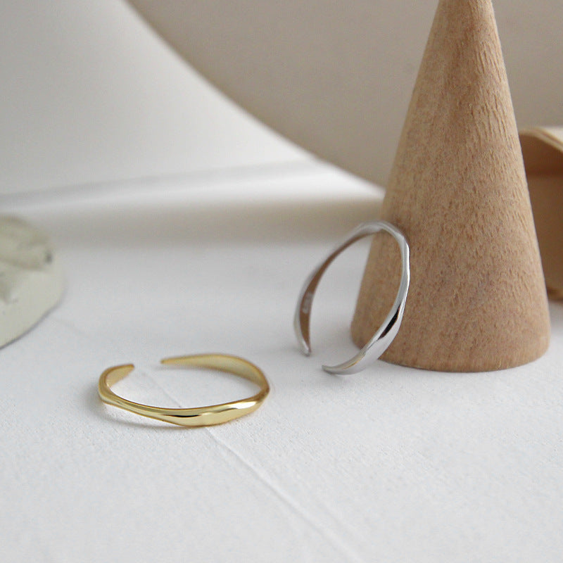Women's Retro Irregular Thin Personalized Glossy Overlay Rings