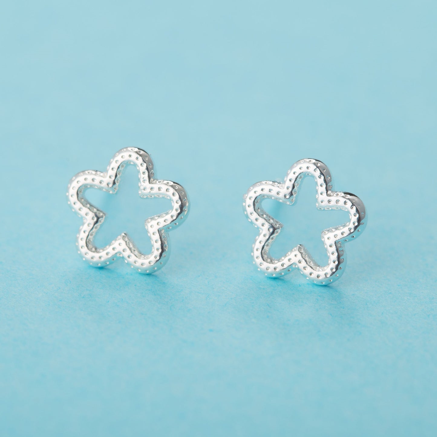 Women's Sier Needle Little Daisy Fashionable Simple Earrings