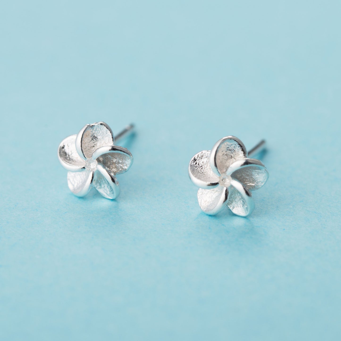 Women's Sier Needle Little Daisy Fashionable Simple Earrings