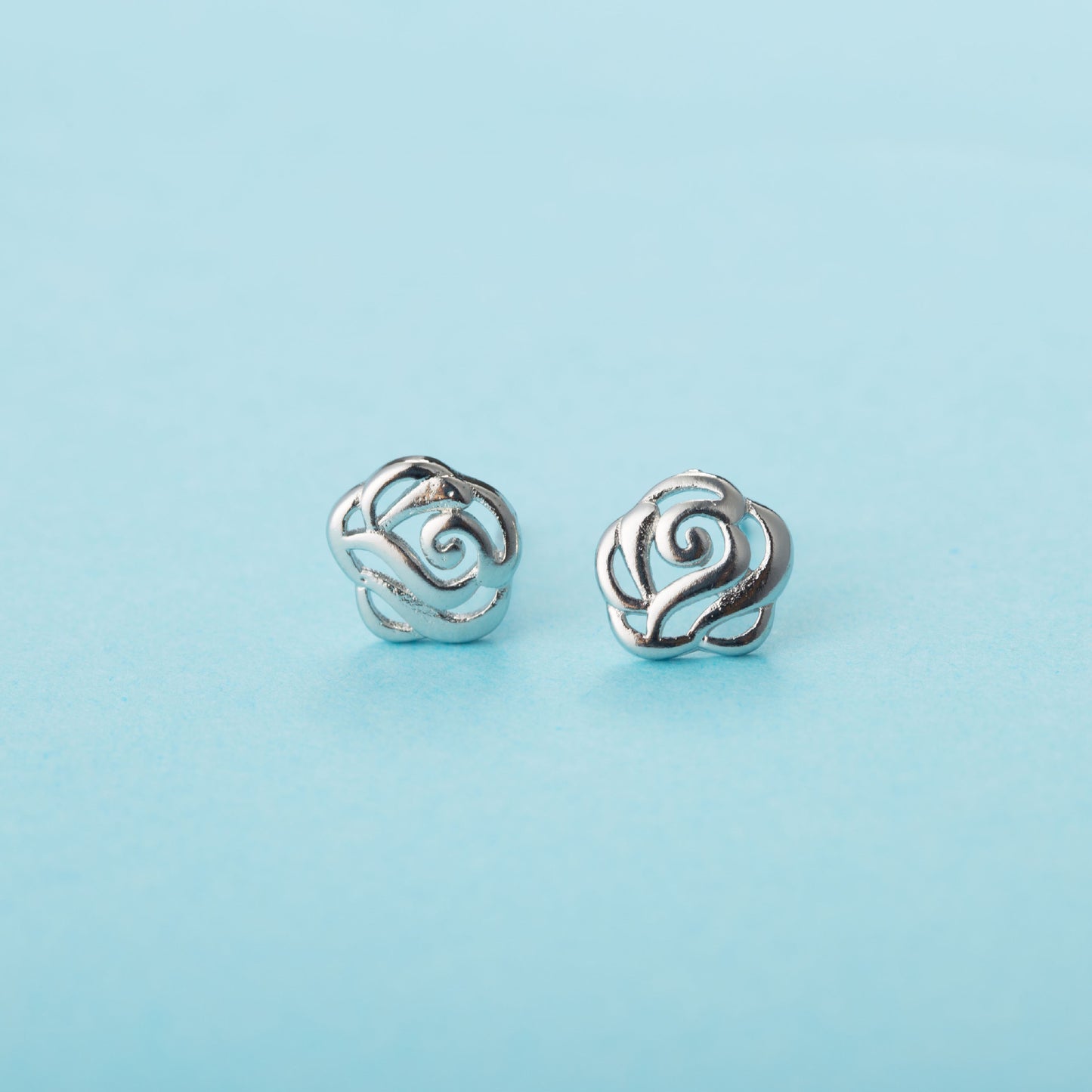 Women's Sier Needle Little Daisy Fashionable Simple Earrings