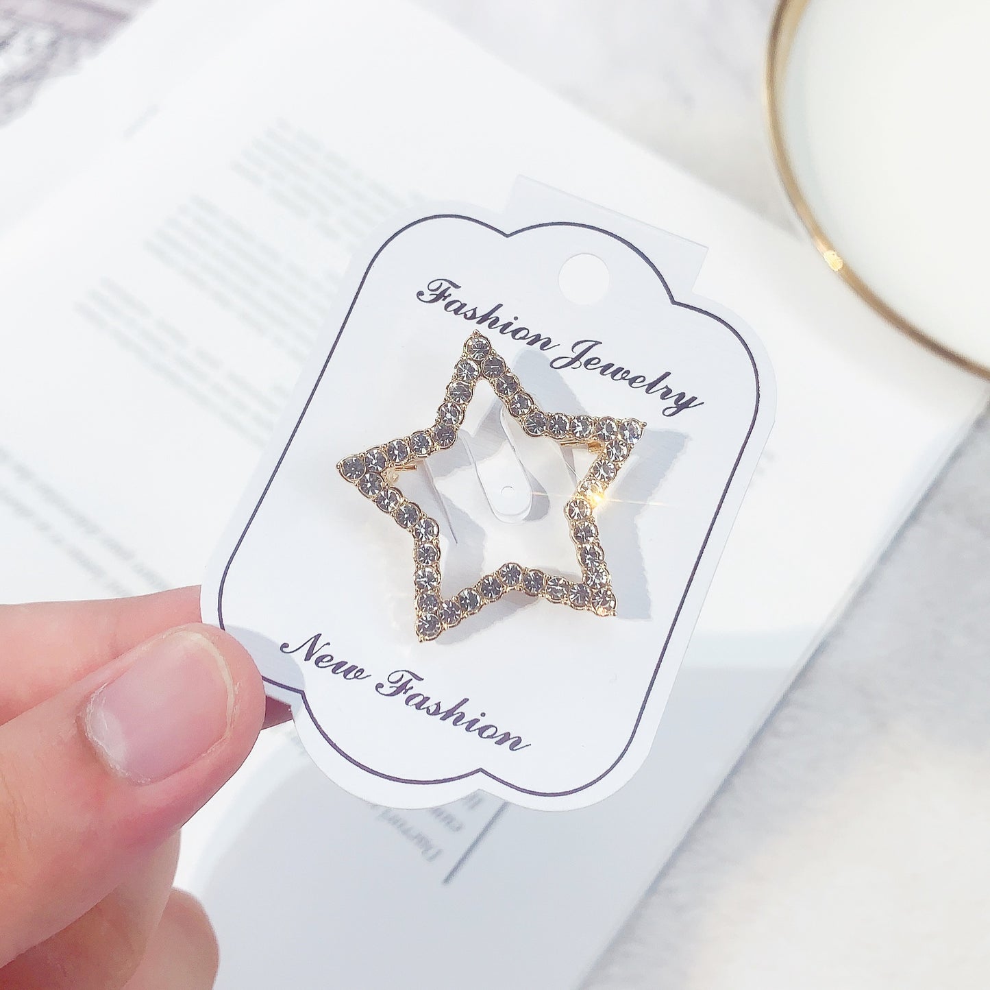Alloy Corsage Simple Rhinestone Love Round Five-pointed Brooches