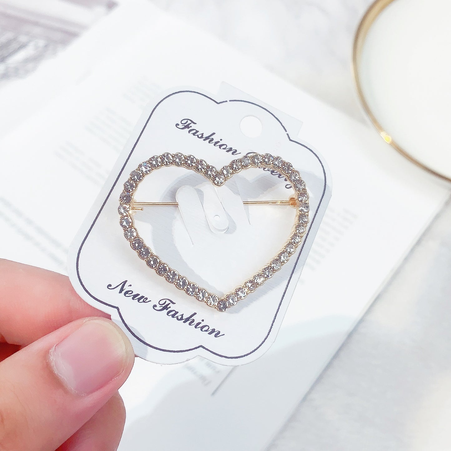 Alloy Corsage Simple Rhinestone Love Round Five-pointed Brooches