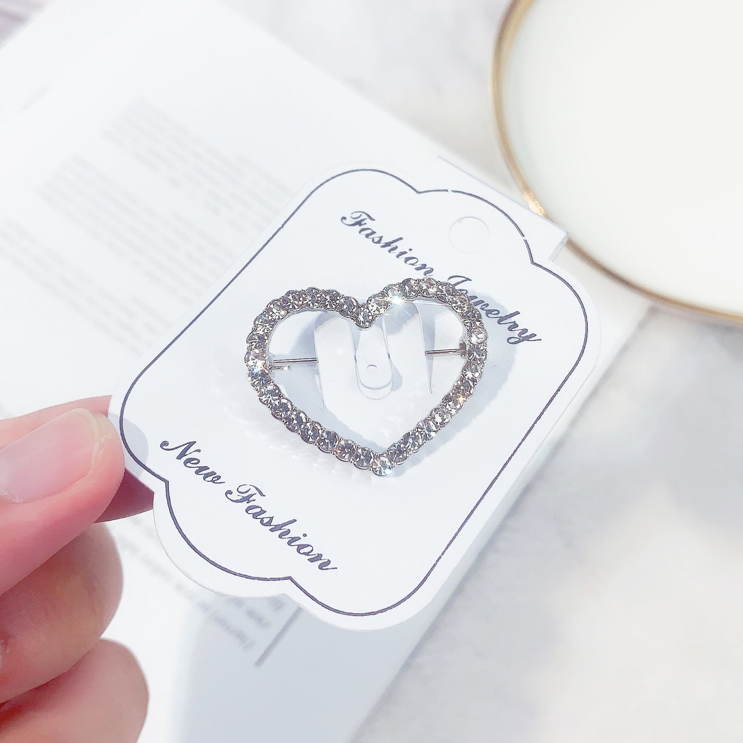 Alloy Corsage Simple Rhinestone Love Round Five-pointed Brooches