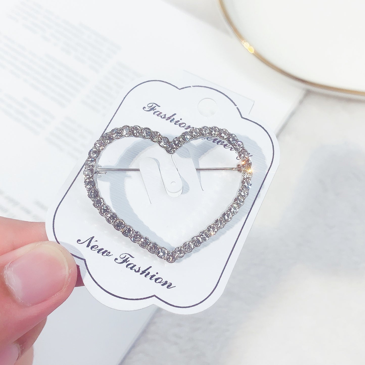 Alloy Corsage Simple Rhinestone Love Round Five-pointed Brooches