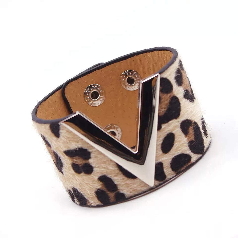 Women's Texture Leather V-shaped Leopard Print Horse Hair Bracelets