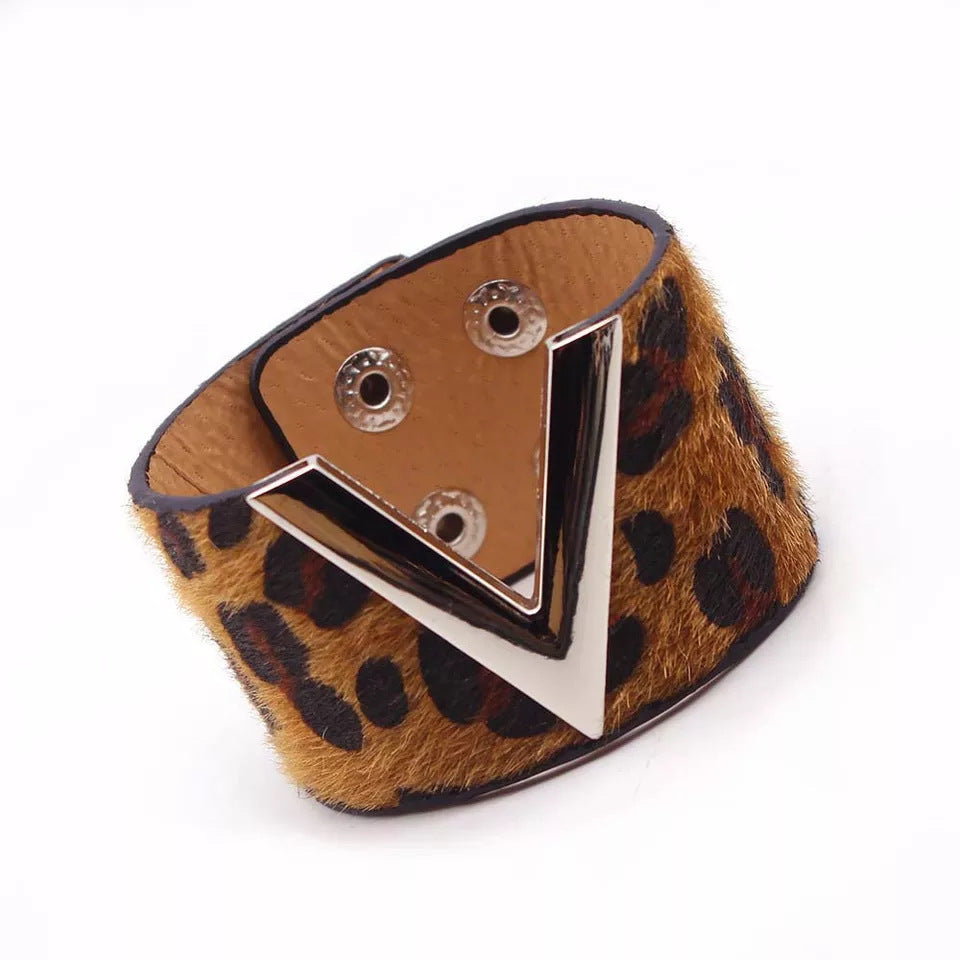 Women's Texture Leather V-shaped Leopard Print Horse Hair Bracelets