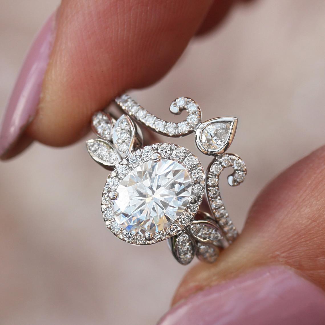 Women's Artificial Zircon Super Flash Egg-shaped Cutting Ring