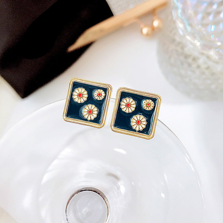 Women's Ink Blue Retro Little Daisy Temperament Sier Ear Earrings