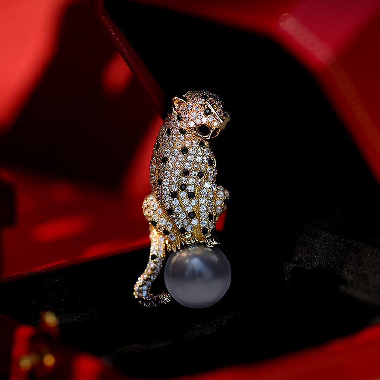 Men's High-grade Copper Zircon Leopard Brooch Personality Pearl Animal Brooches