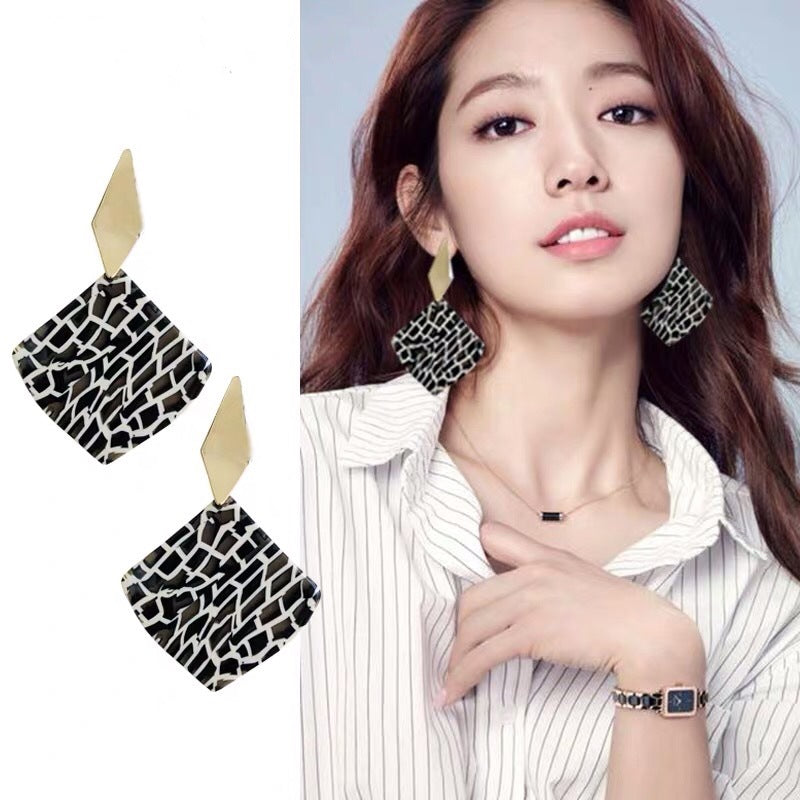 Women's Elegant Retro Personalized Fashion Indifference Trend Black White Earrings