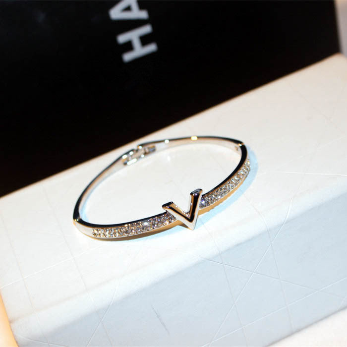 Women's Fashionable Simple Elegant Letter Temperamental For Bracelets