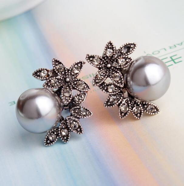 Exaggerated Personalized Oversized Vintage Pearl Flower Earrings