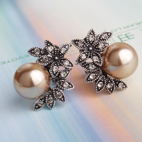 Exaggerated Personalized Oversized Vintage Pearl Flower Earrings