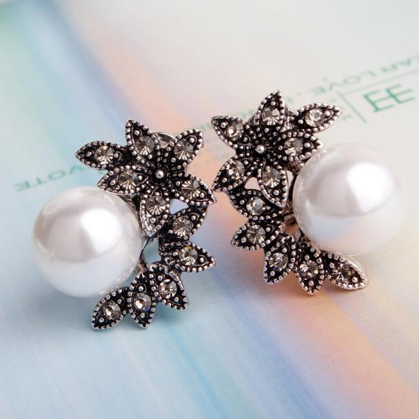 Exaggerated Personalized Oversized Vintage Pearl Flower Earrings