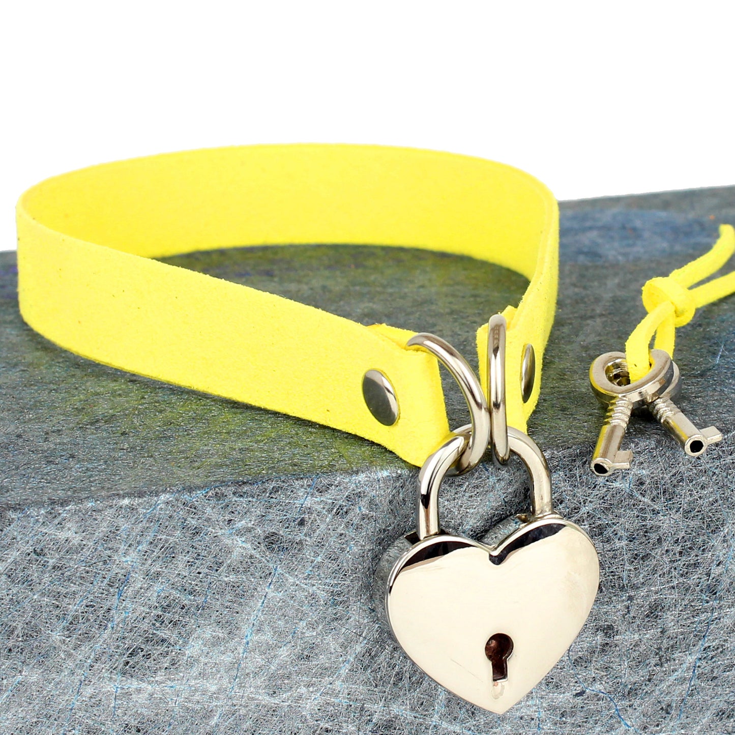 Binding Peach Heart Lock Neck Band Necklaces