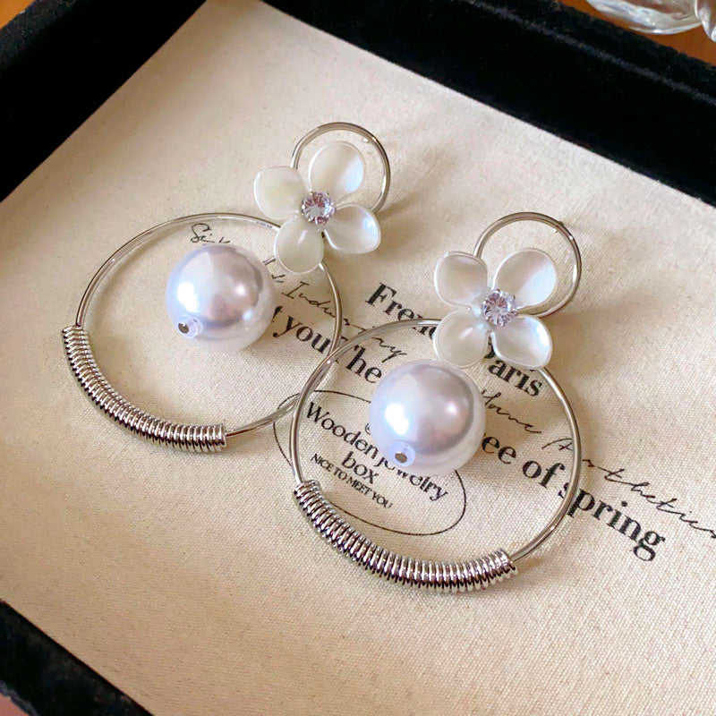 Fashion High-grade Zircon Pearl Niche Retro Earrings