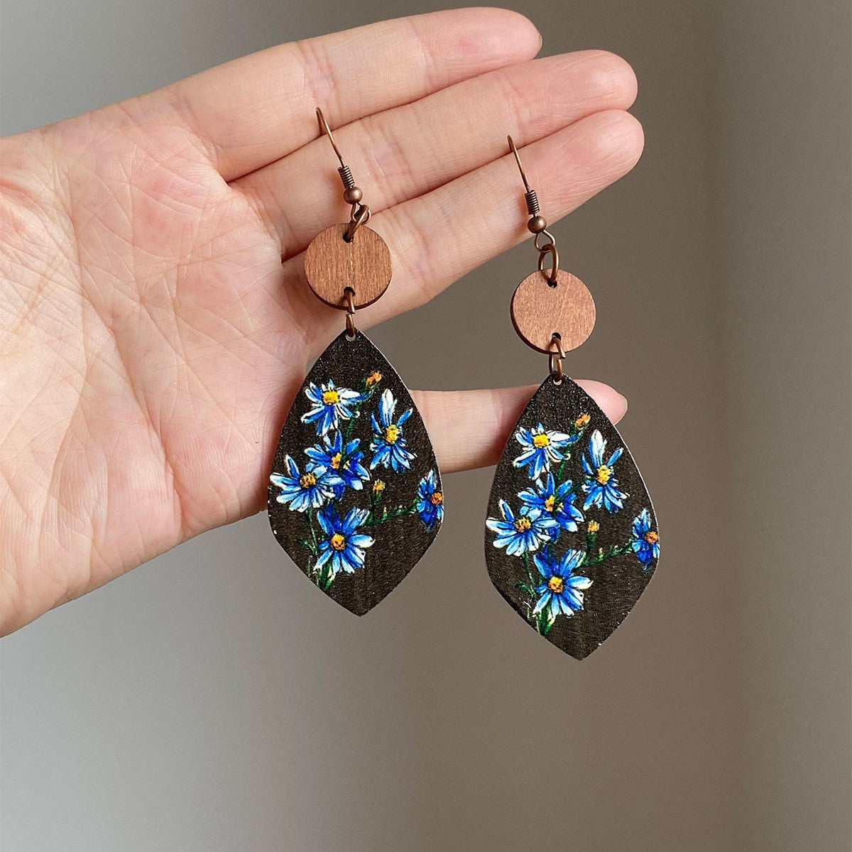 Women's Round Flower Vintage Ethnic Style Ear Niche Rings