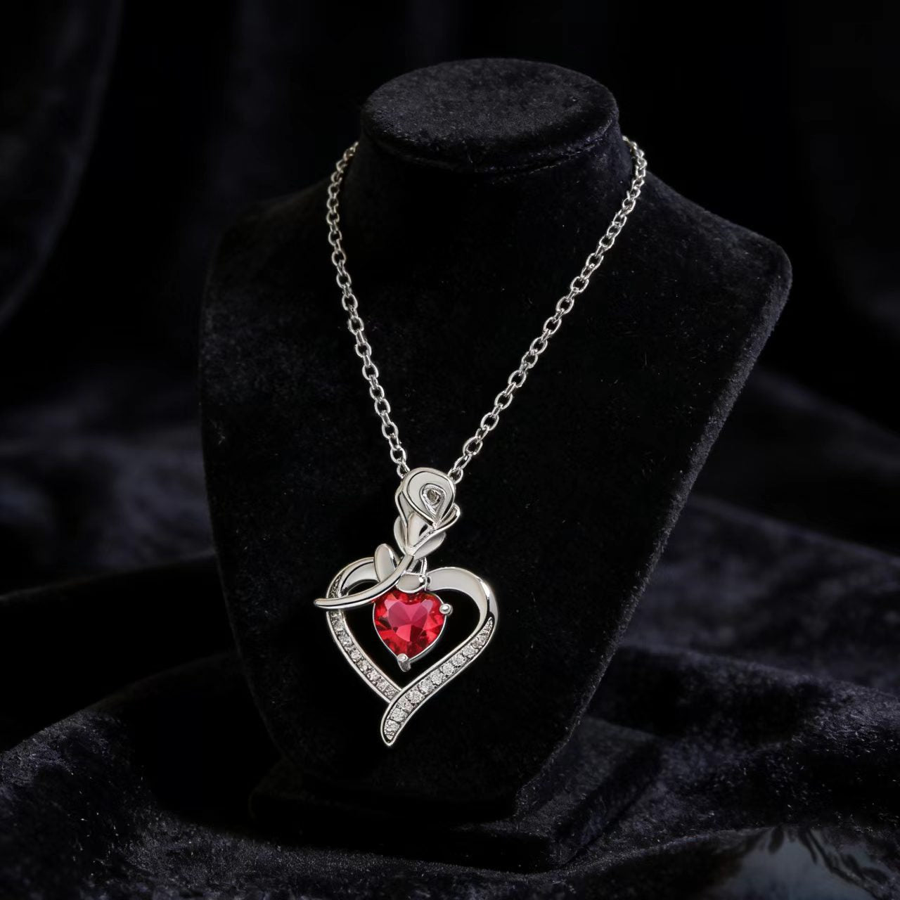 Love Rose Niche High-grade Clavicle Chain Simple Fashion Elegant Necklace