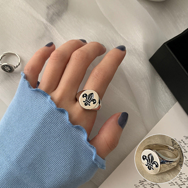 Female Retro Fashion Geometry Pattern Wave Rings