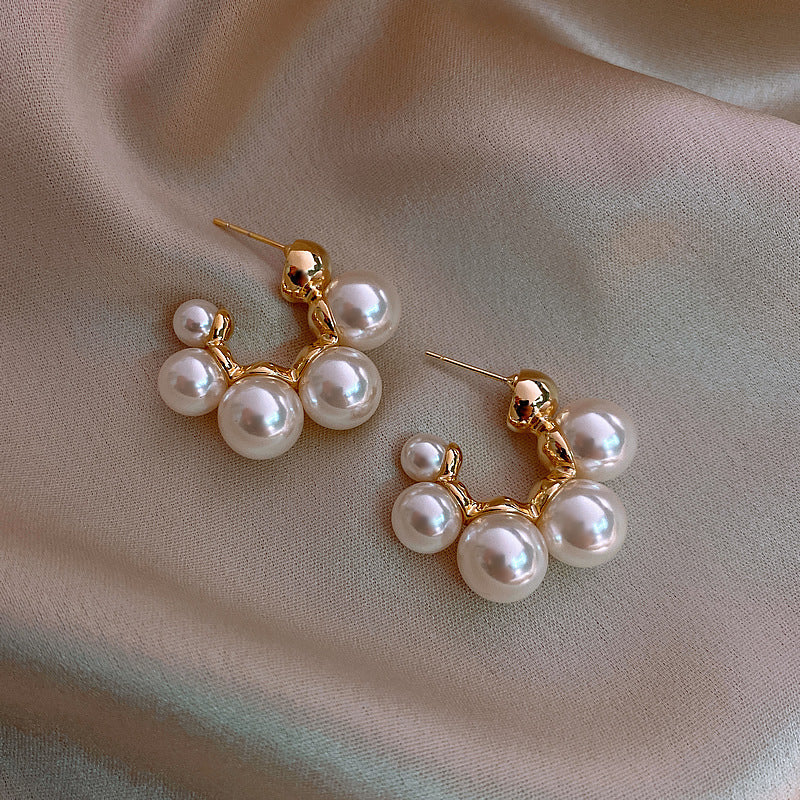 Women's Elegant Shaped Pearl Ear Simple Wild Affordable Stud Earrings