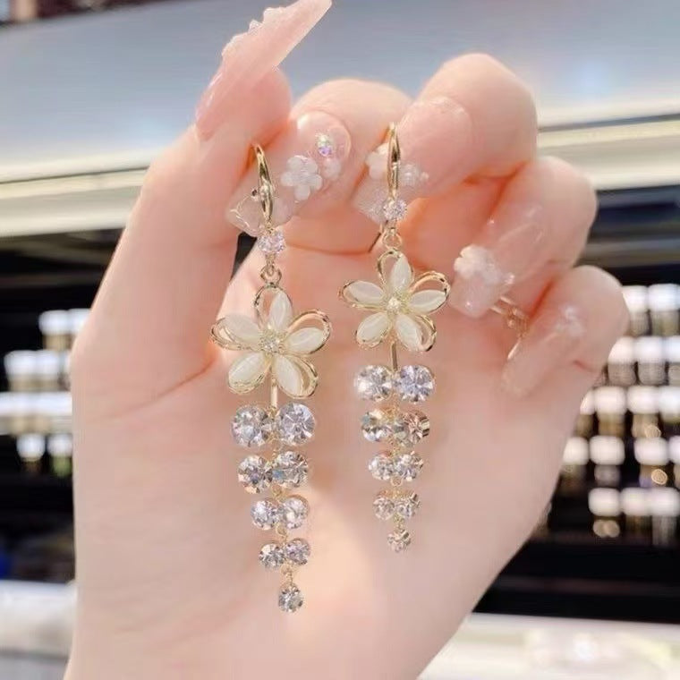 Trendy Temperament Five Petal Flower Design Tassel Earrings