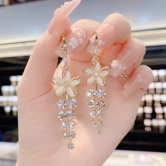 Trendy Temperament Five Petal Flower Design Tassel Earrings
