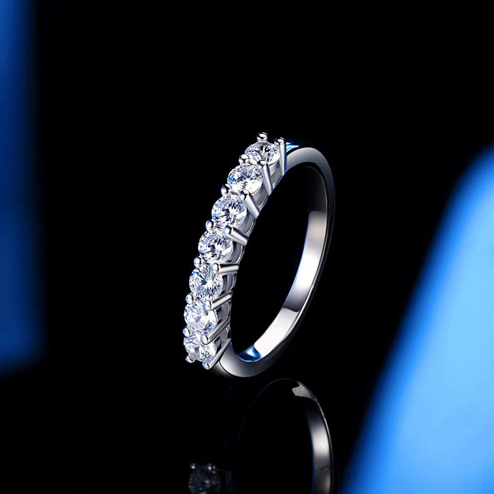 Wind Inlaid Round Diamond Row Zircon Ring