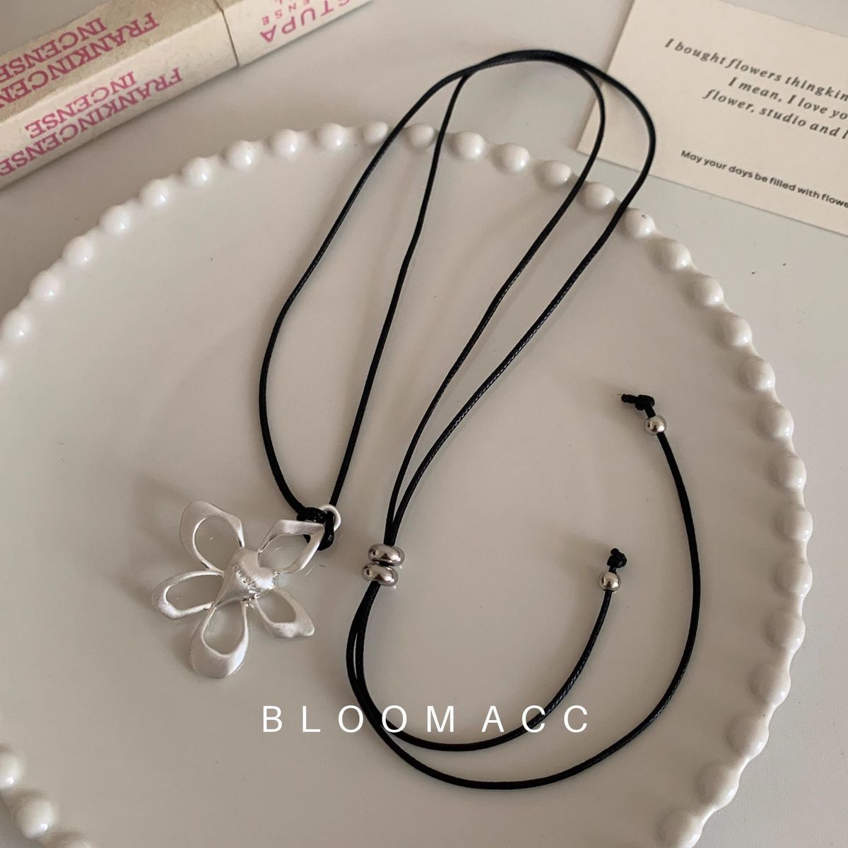 Water Drop Retro Design Temperament Entry Necklaces