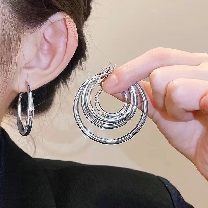Light Luxury Minority High-grade Ear Personalized Exaggerated Stud Earrings