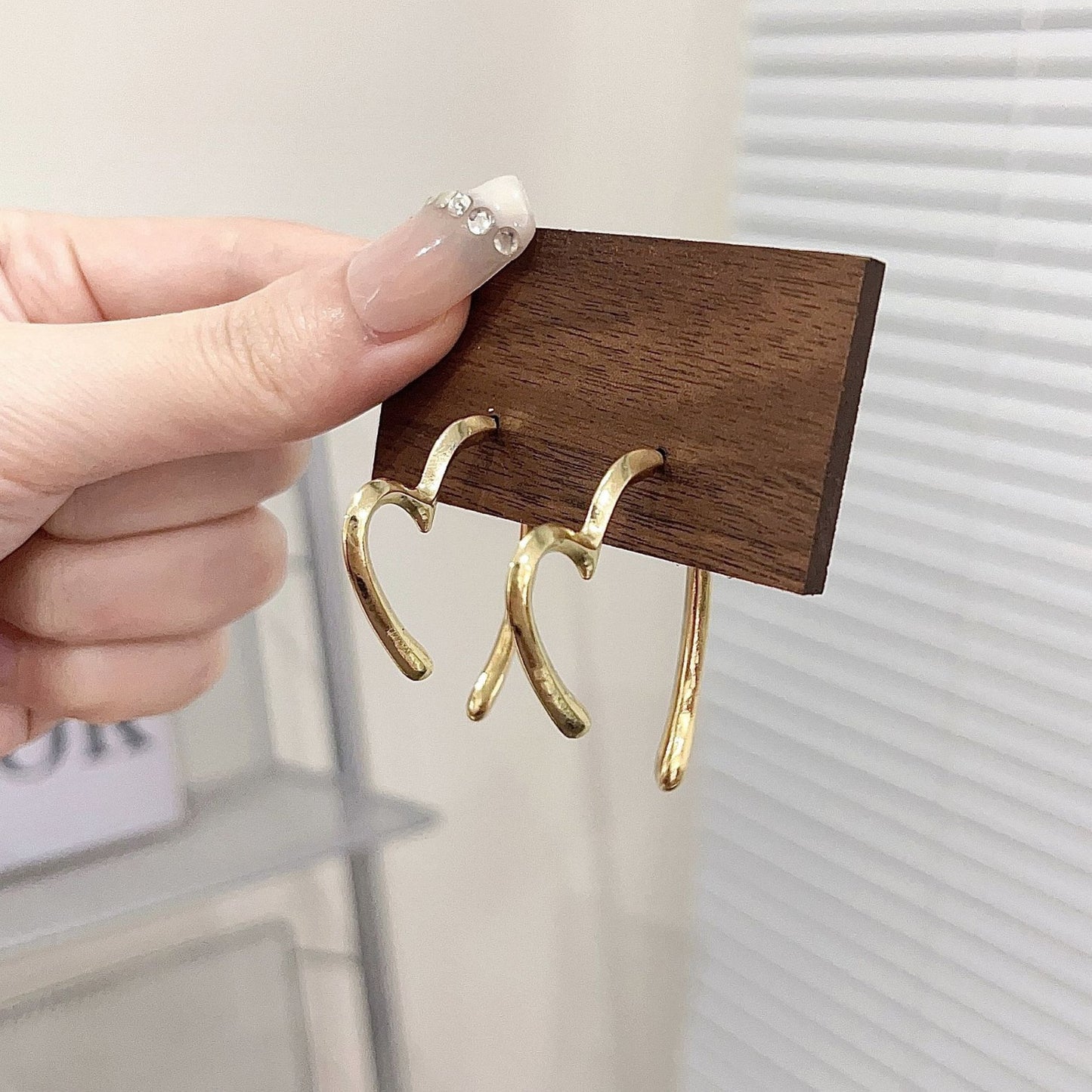 Women's Simple Elegant Heart Trendy Vintage High-grade Design Earrings